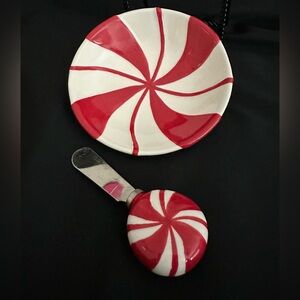 Hallmark Small Round, Peppermint Dish With SS Spreader
Excellent Condition